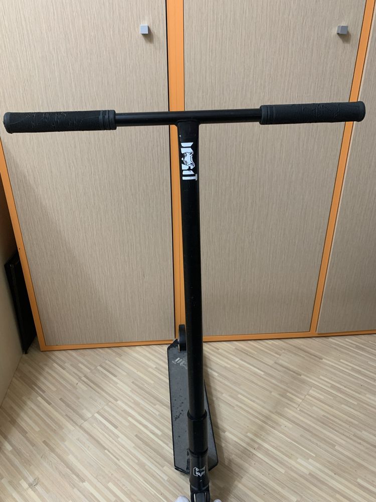 Продам самокат LIMIT
