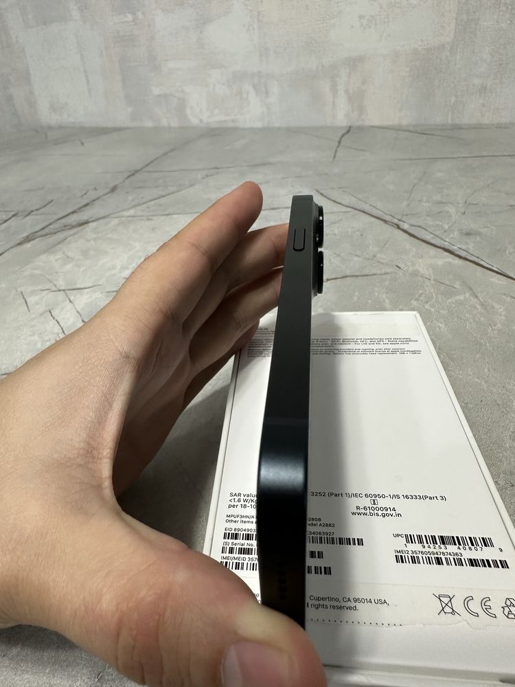 Продам Iphone 14, почти новый(брали 1,5 месяц назад) 100% батарея.