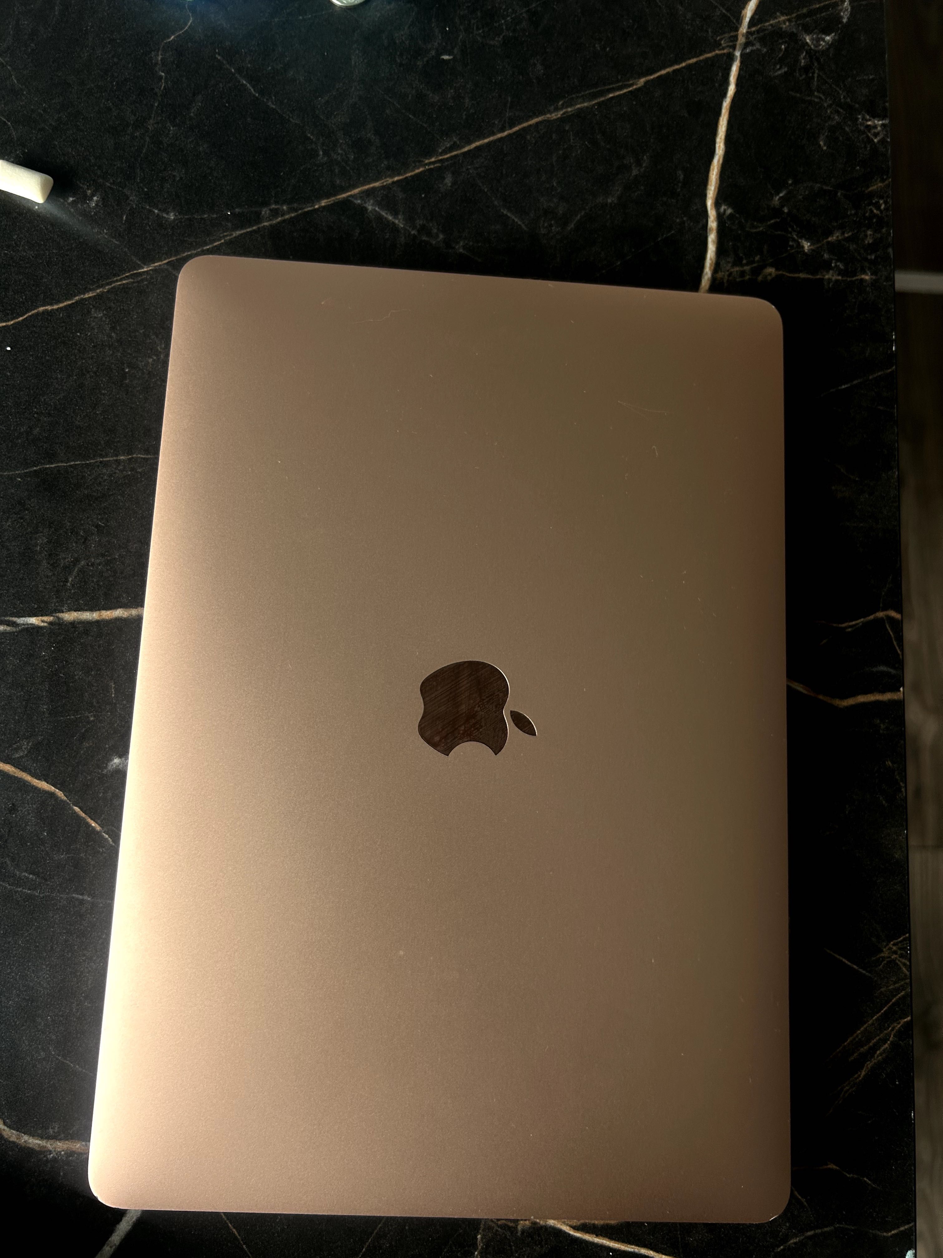 MacBook Air M1 (2021) | 8 ГБ / 128 ГБ | Состояние отличное