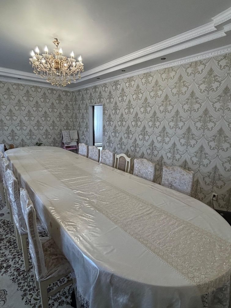 Кровать гостинный стол