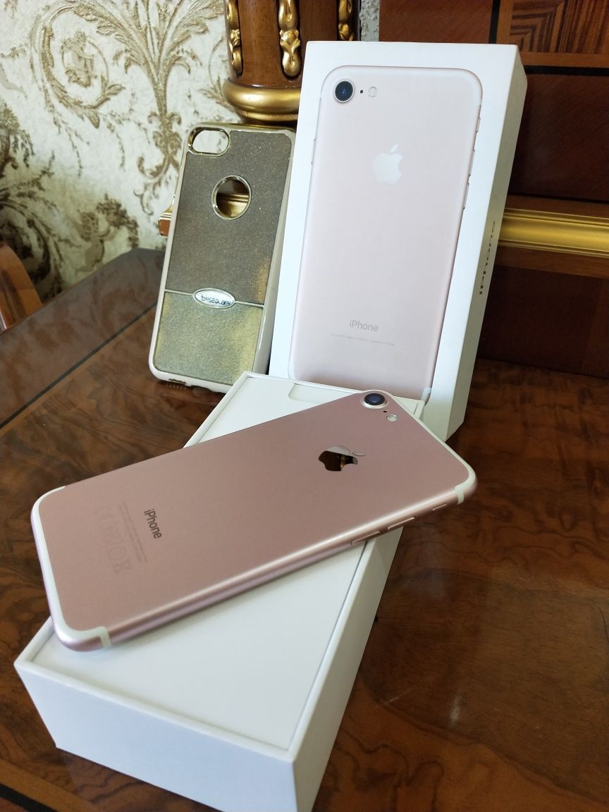Айфон iPhone 7 с документами в коробке