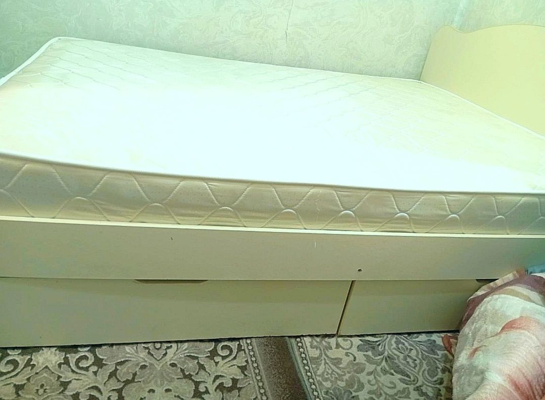 Двухспальная кровать