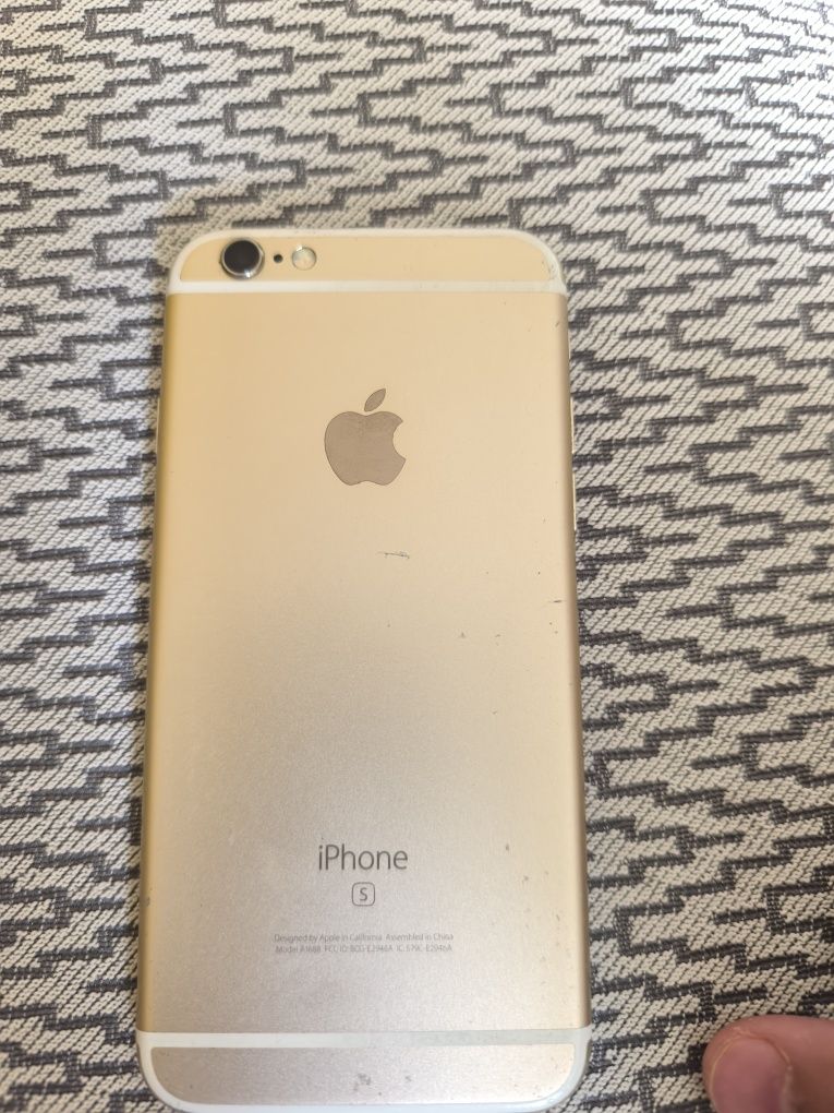 Iphone 6s  на 64 гб