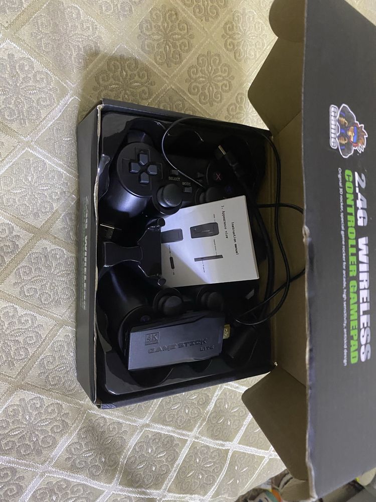 Продам игровую консоль