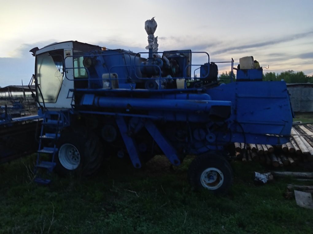 Продам 2 комбайна енисея
