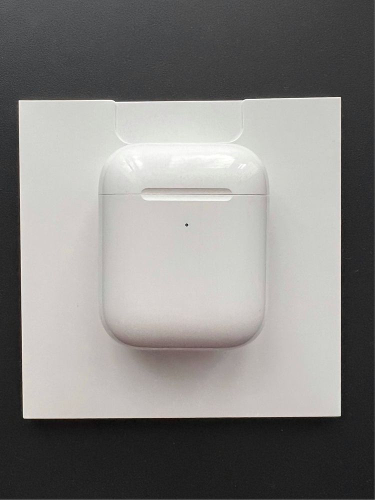 Продам AirPods 2 with wireless charging case