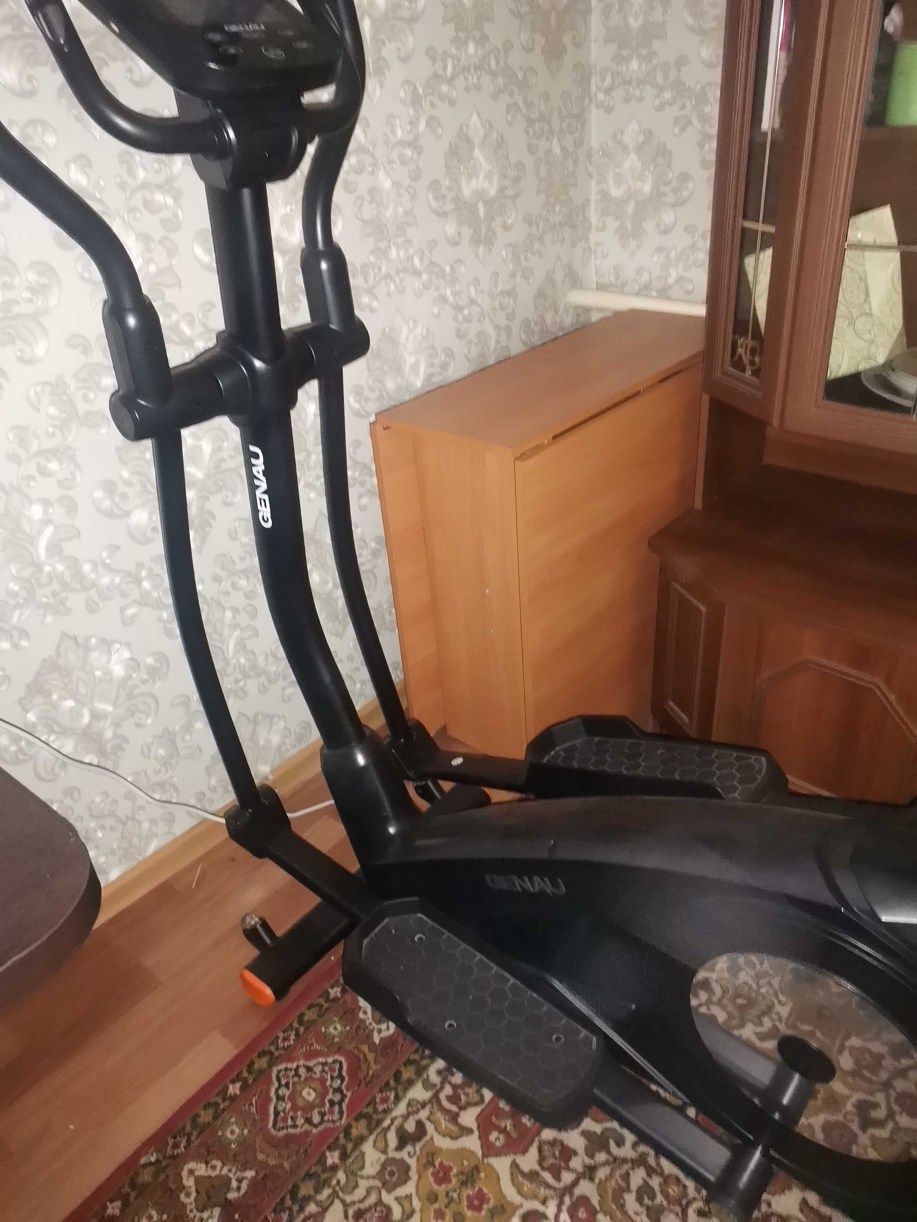 Эллиптический тренажер "Genau Crosstrainer Deluxe V3"