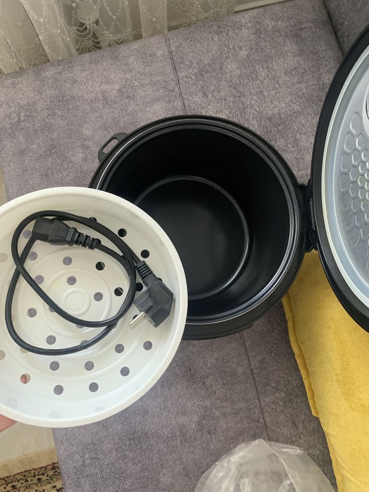 Продам мультиварку Redmond RMC-M22