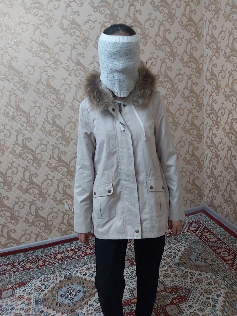 Продам женские верхние вещи