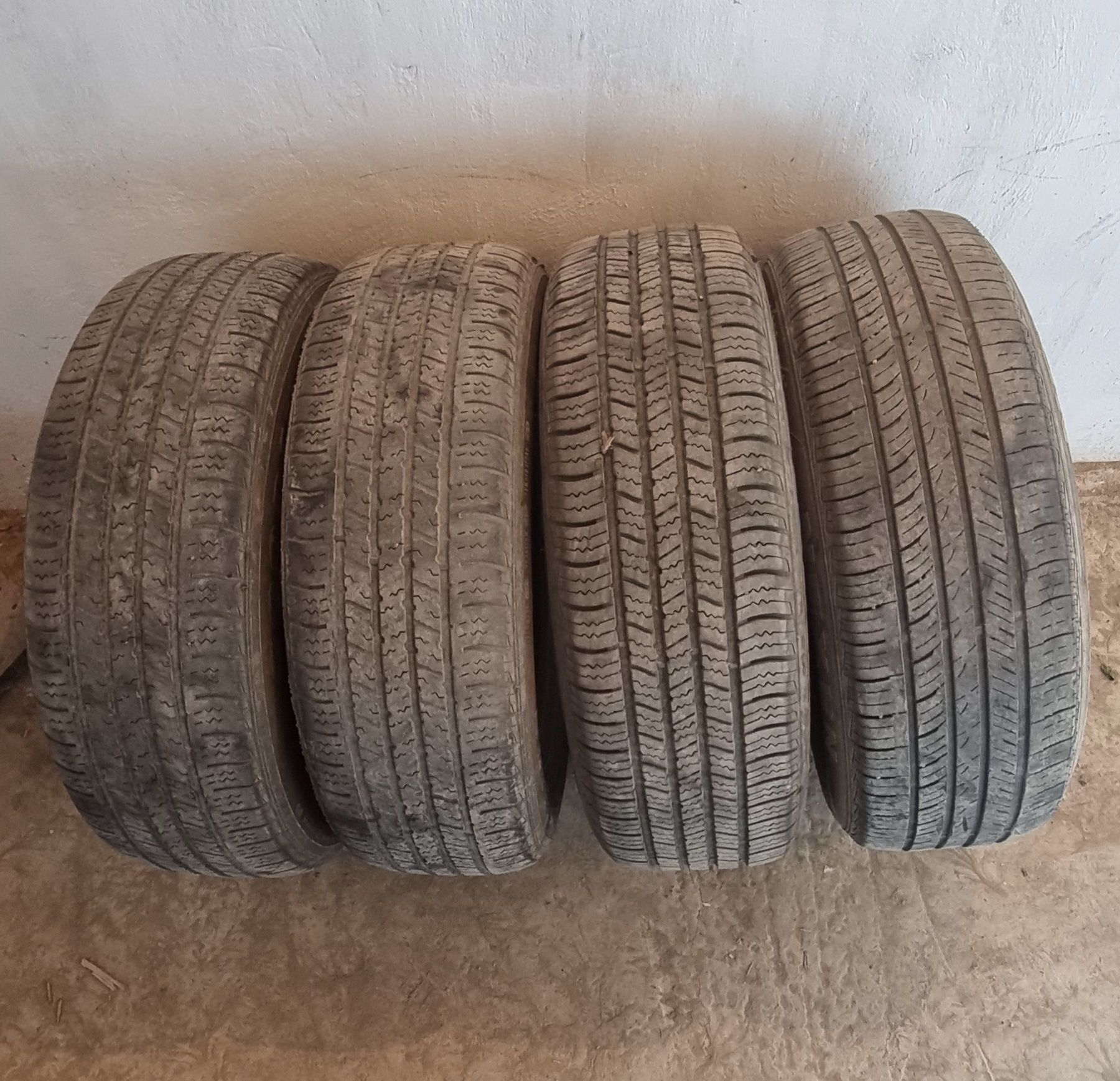 Жақсы күйдегі 205/65/16 дөңгелек сатылады.