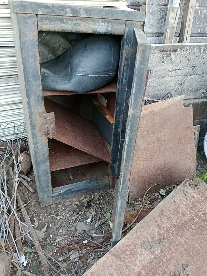 Продам сейф б/у за 17к самая низкая цена