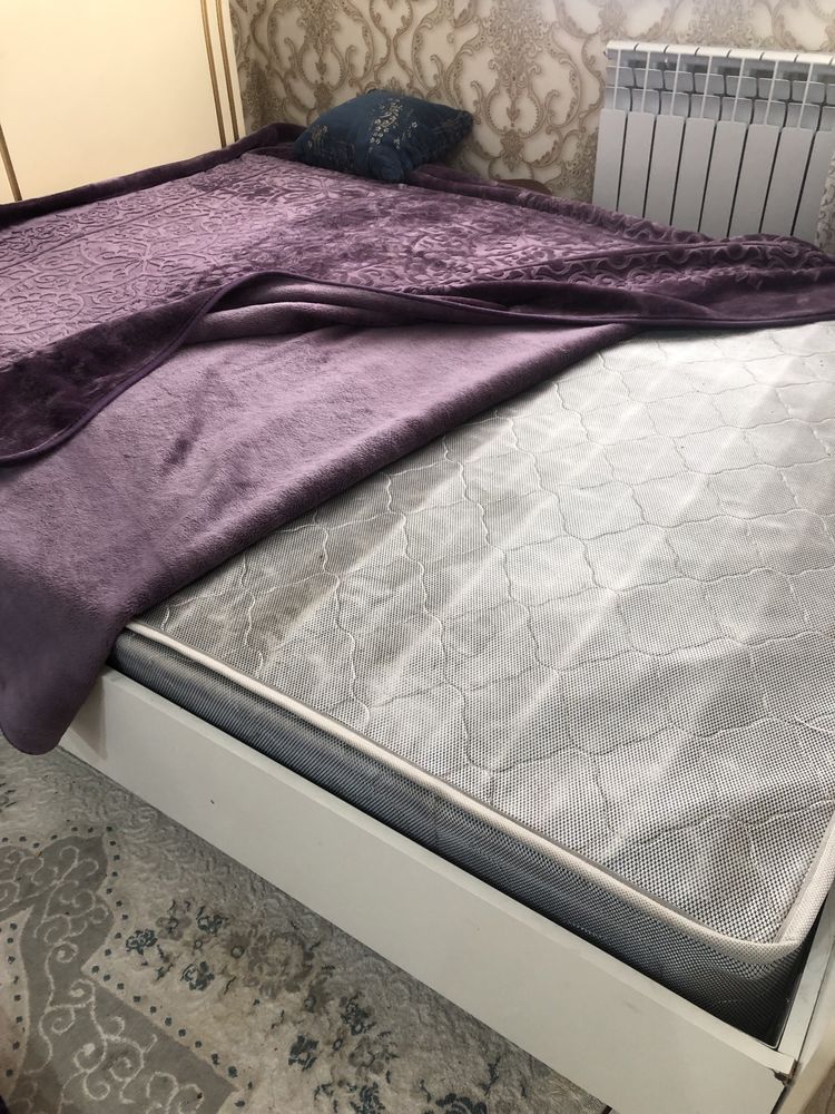 двухспальная кровать