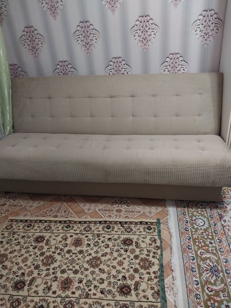 Продаётся диван в хорошем состоянии