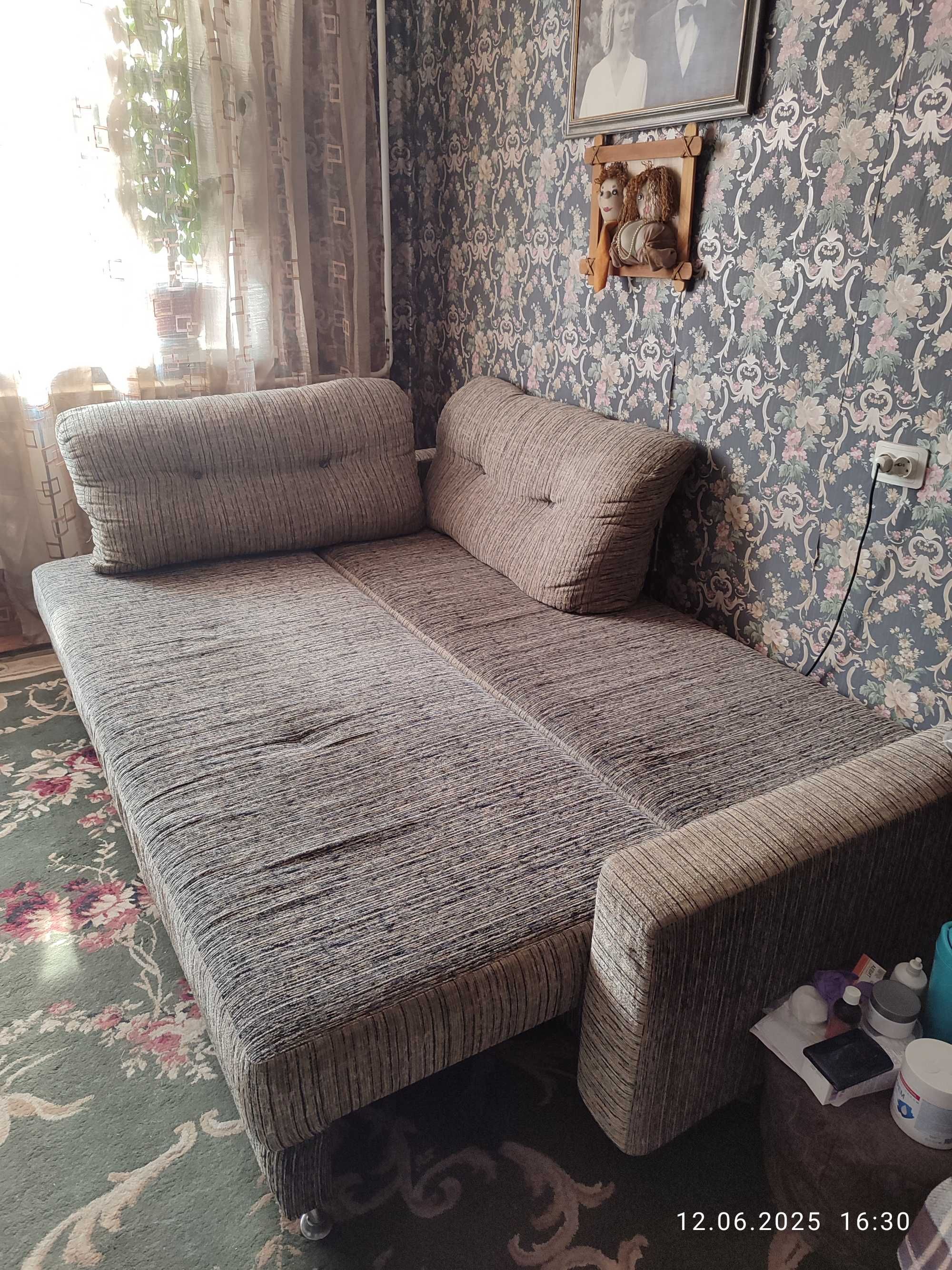 продам диван раскладной и кресло