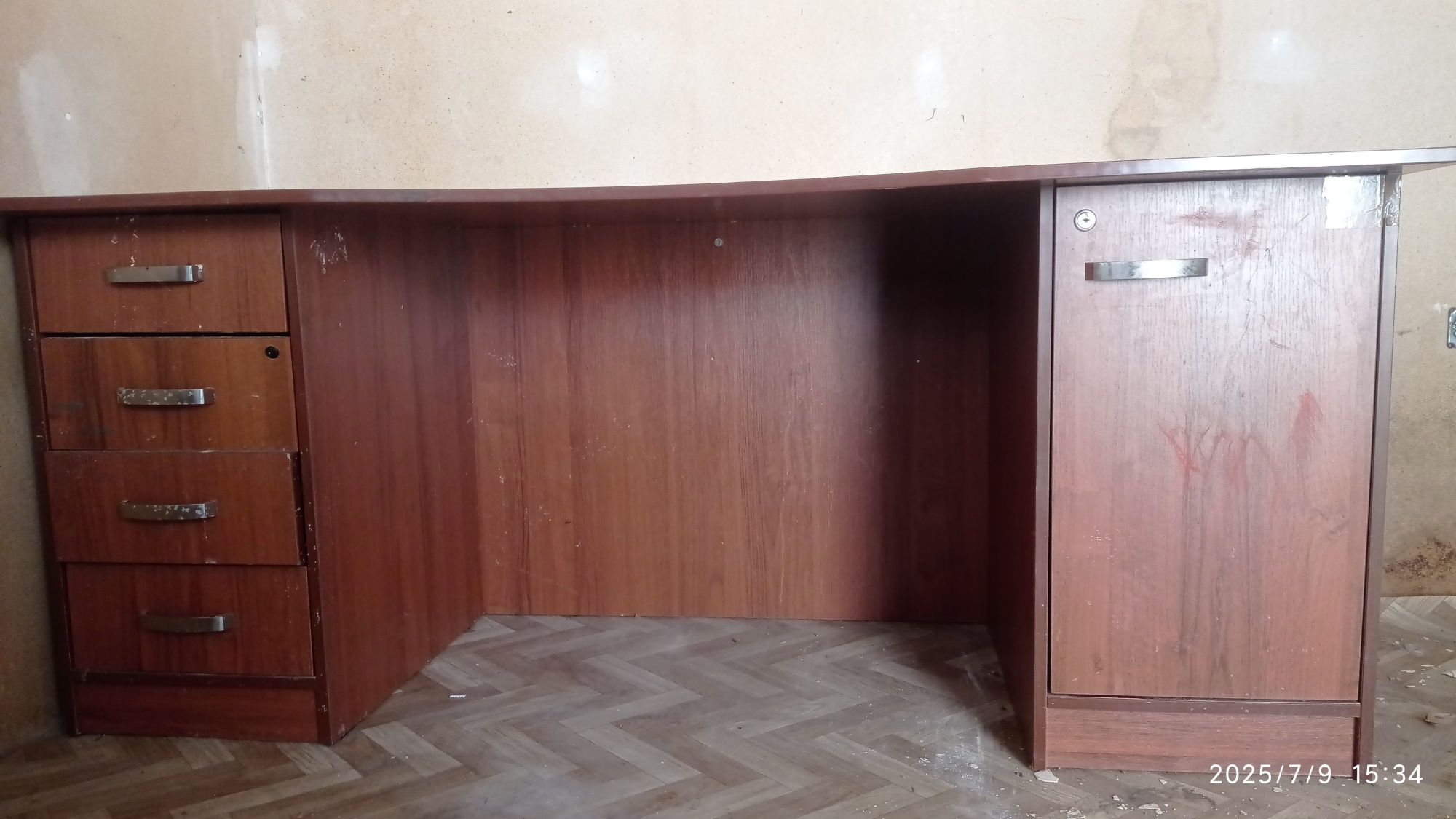 Офисный стол размері 180х80