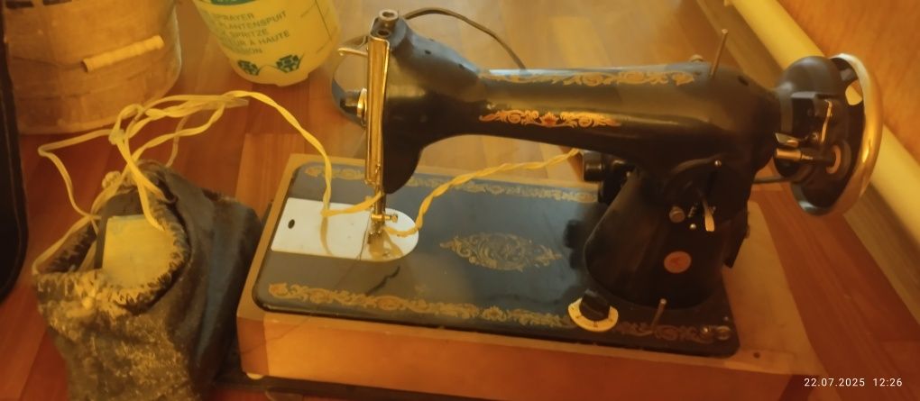 Продам срочно швейную машину.