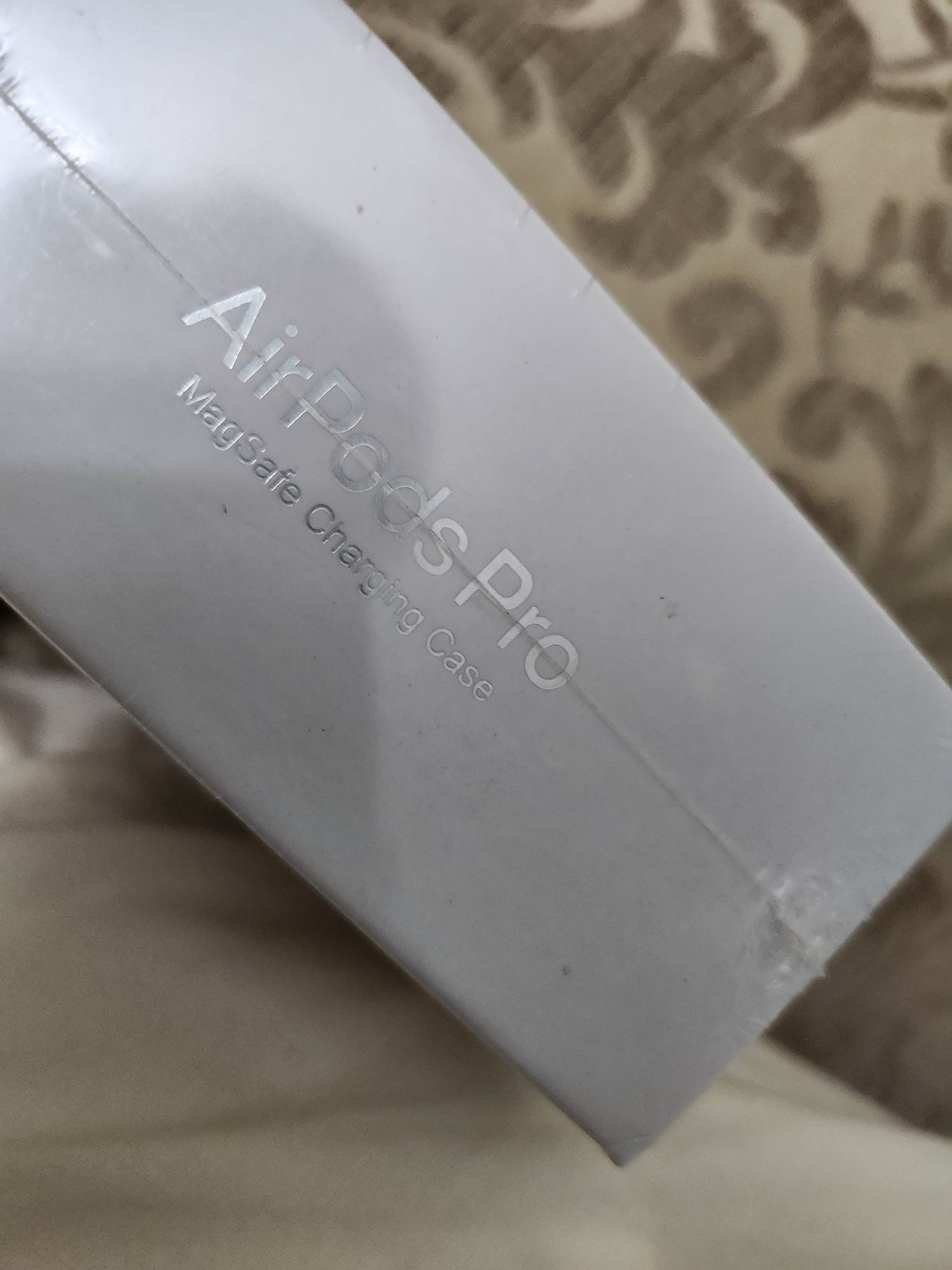 AirPods pro MagSafe charging case Оригинал новый ,запакованый