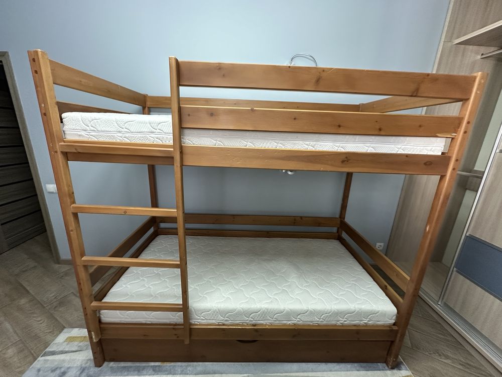 Продам двухъярусную кровать