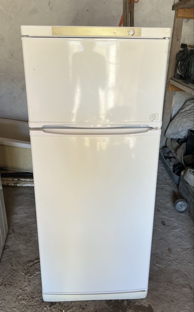 Холодильник indesit