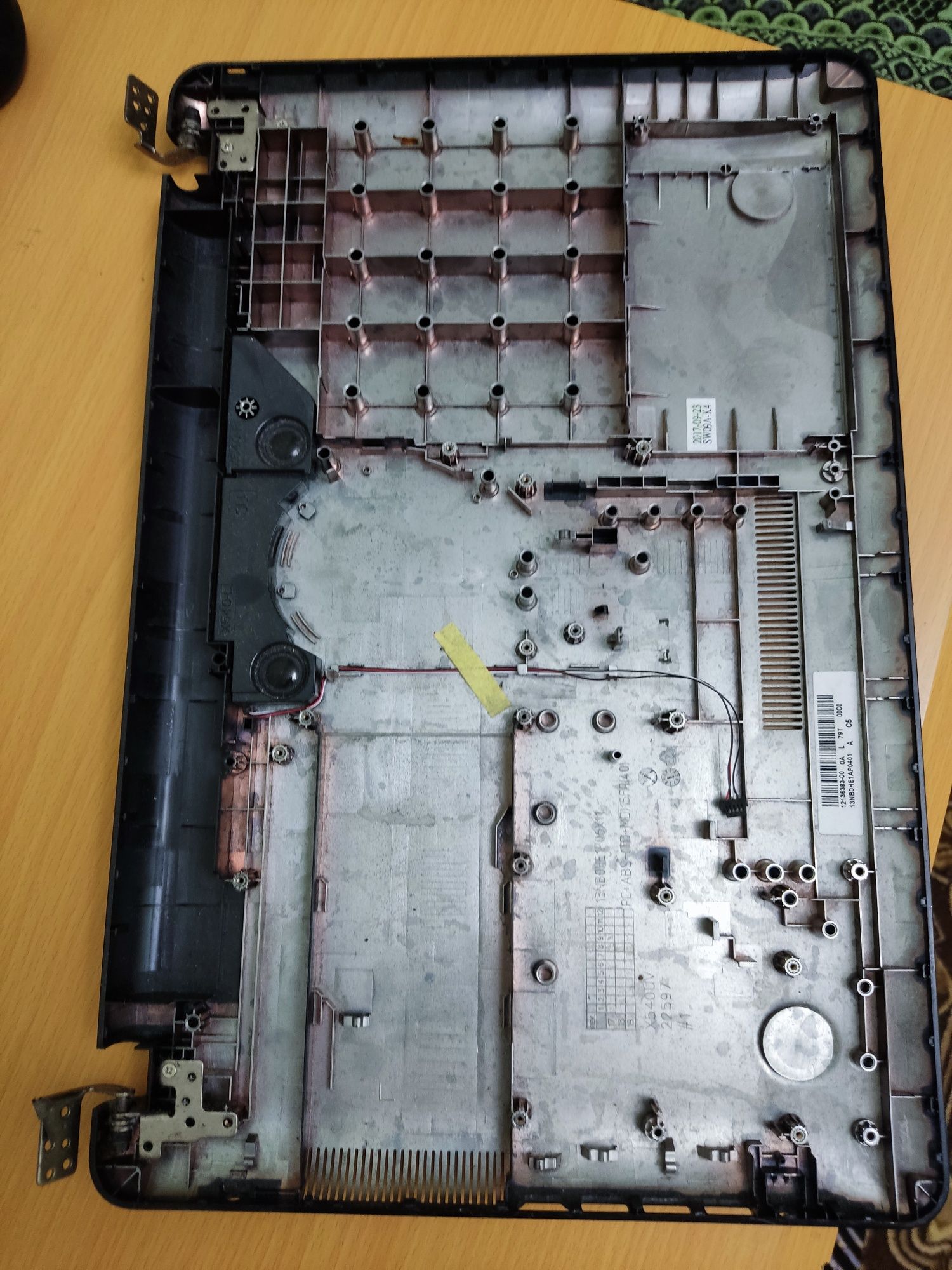 Asus x540uv поддон с динамиками .