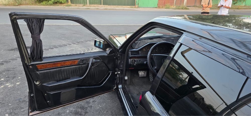 Mercedes-Benz W124
