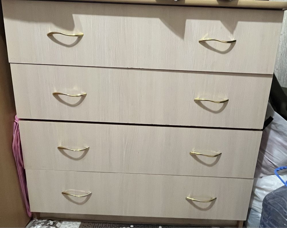 Продам кровать, шкаф и комод