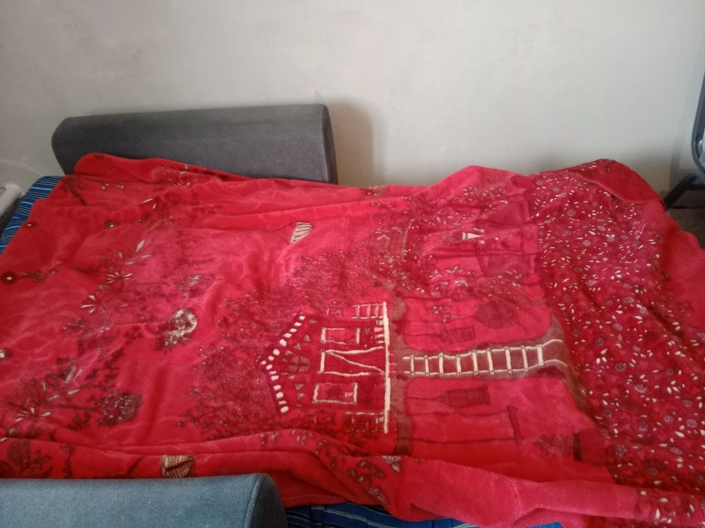 Срочно продам одеяло.