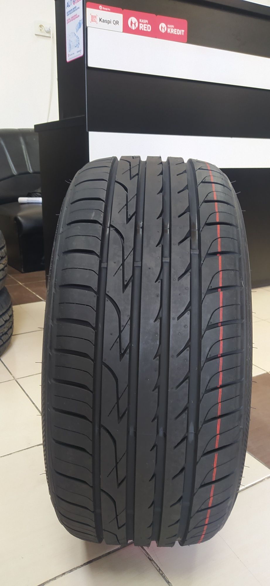225/45R17 Three-A P606