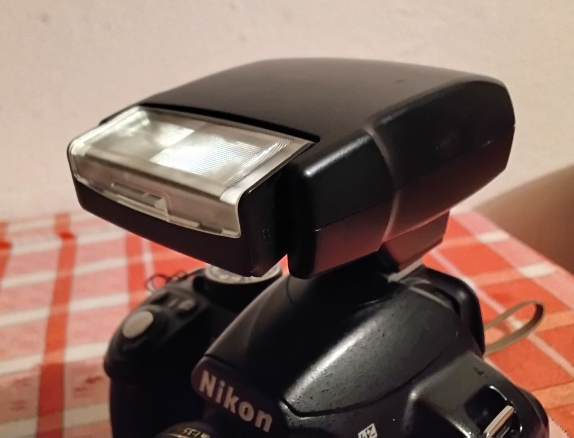 Продам вспышку nikon sb400.