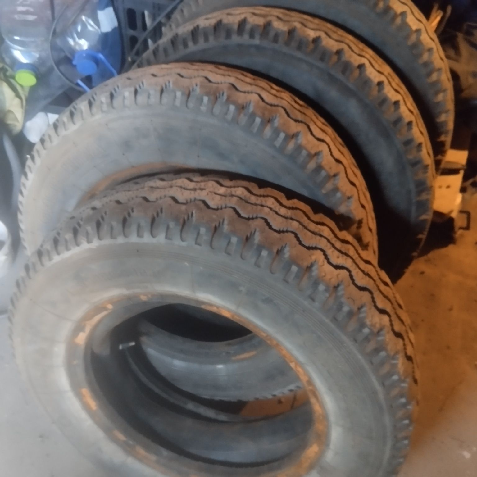 Продам шины 185/80/R15.