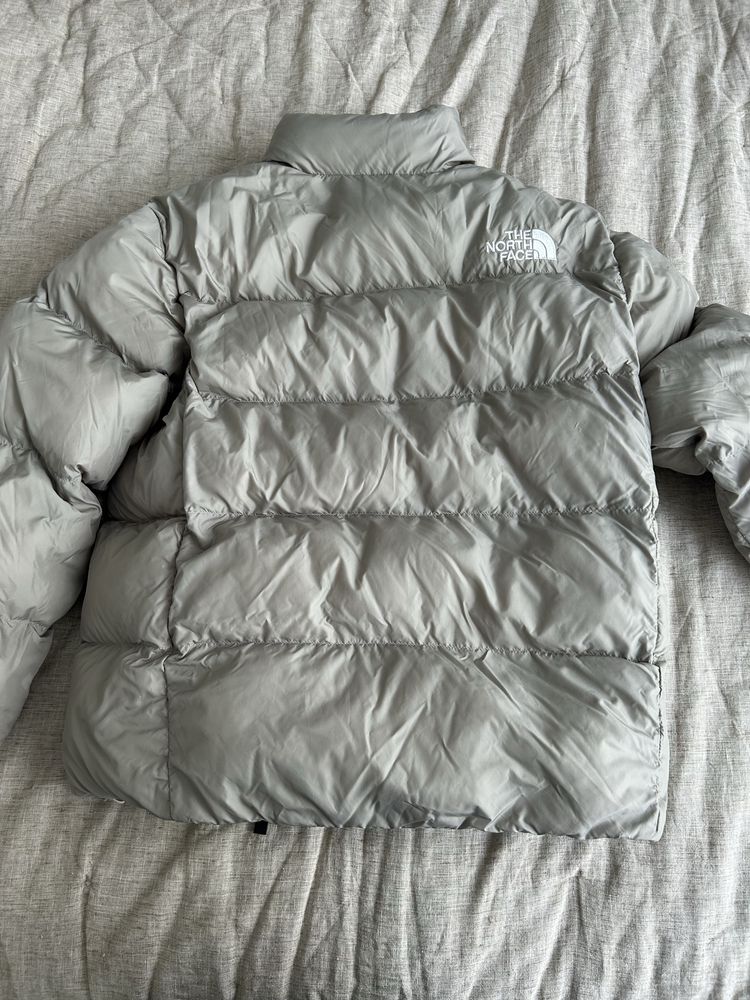 Продам женскую куртку the north face
