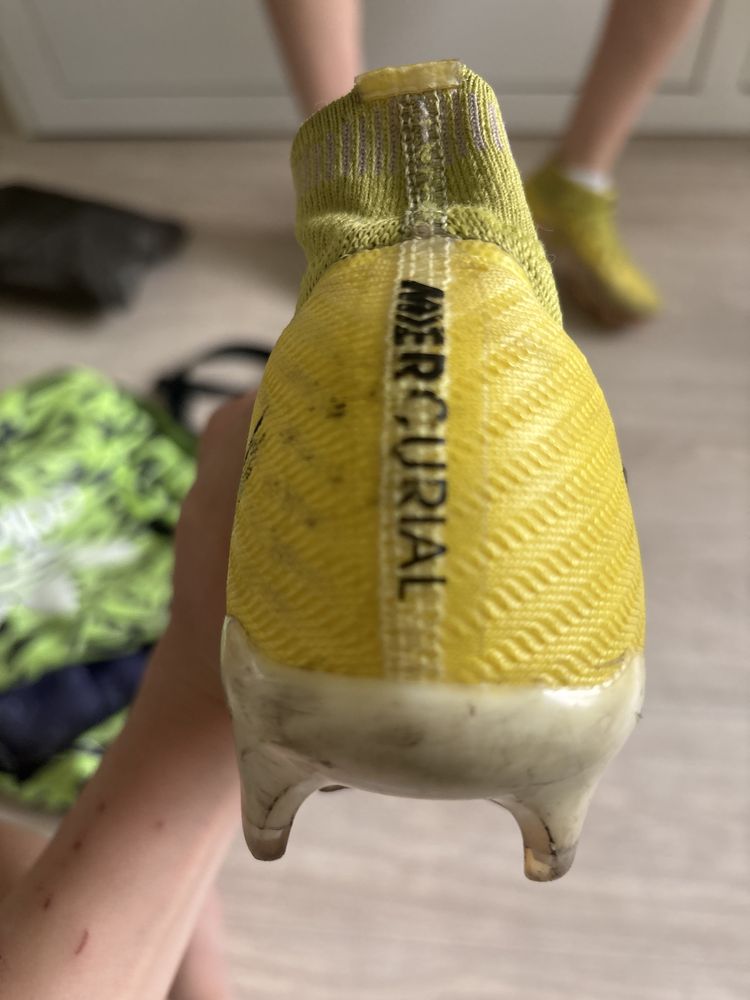 Продам бутсы NIKE mercurial,36 размер