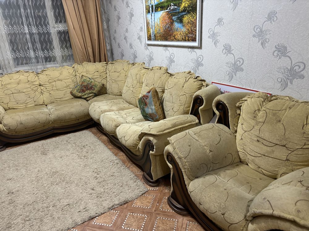 Срочно ! Продаю угловой диван. о цене договоримся!!!