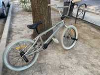 Велосипед BMX.