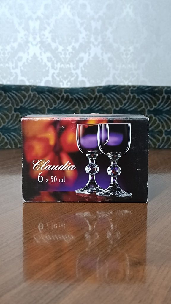 Продам набор рюмок и бокалов из богемского стекла