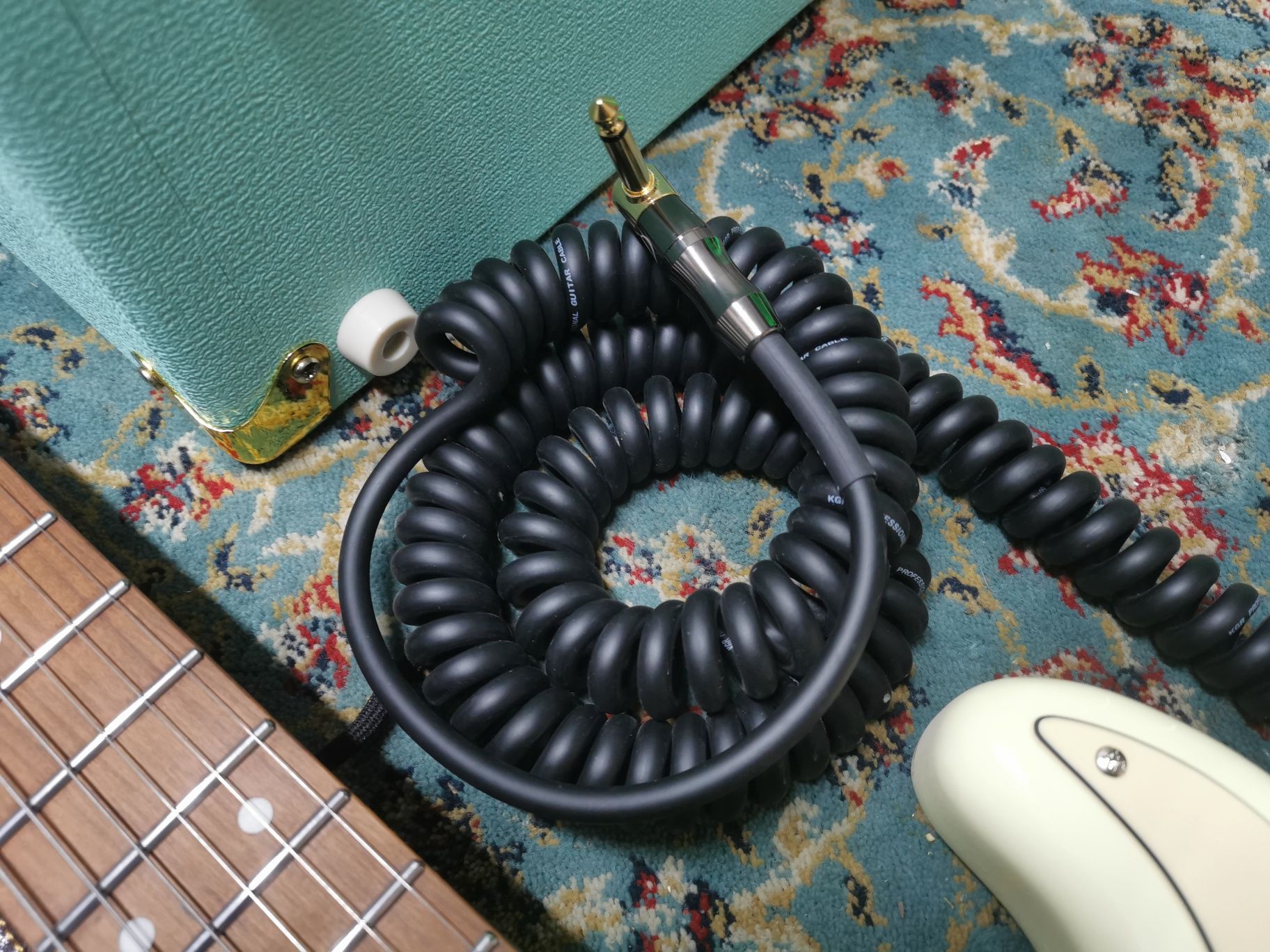 Электрогитара Stratocaster+комбоусилитель+ремень+кабель. Комплект