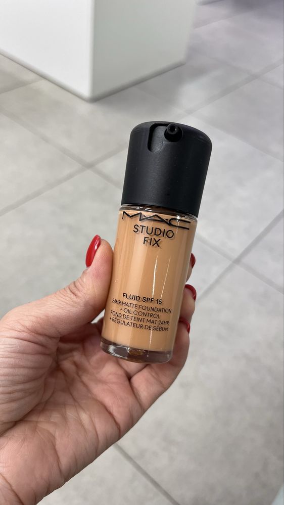 Bobbi Brown, MAC