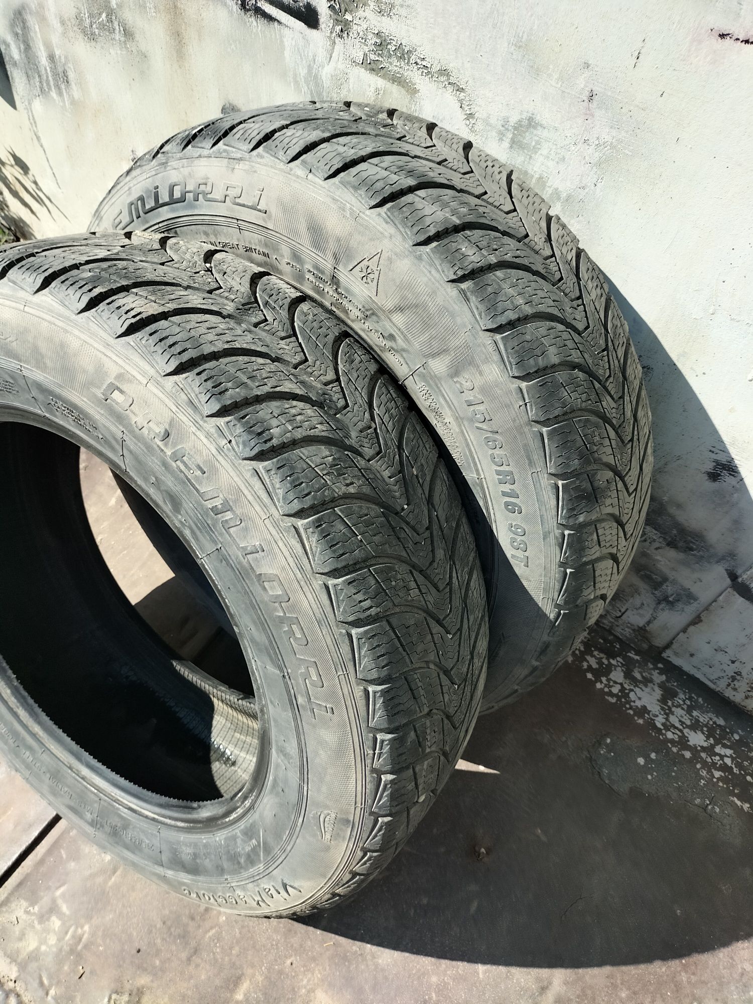 Две шины 215/65/16