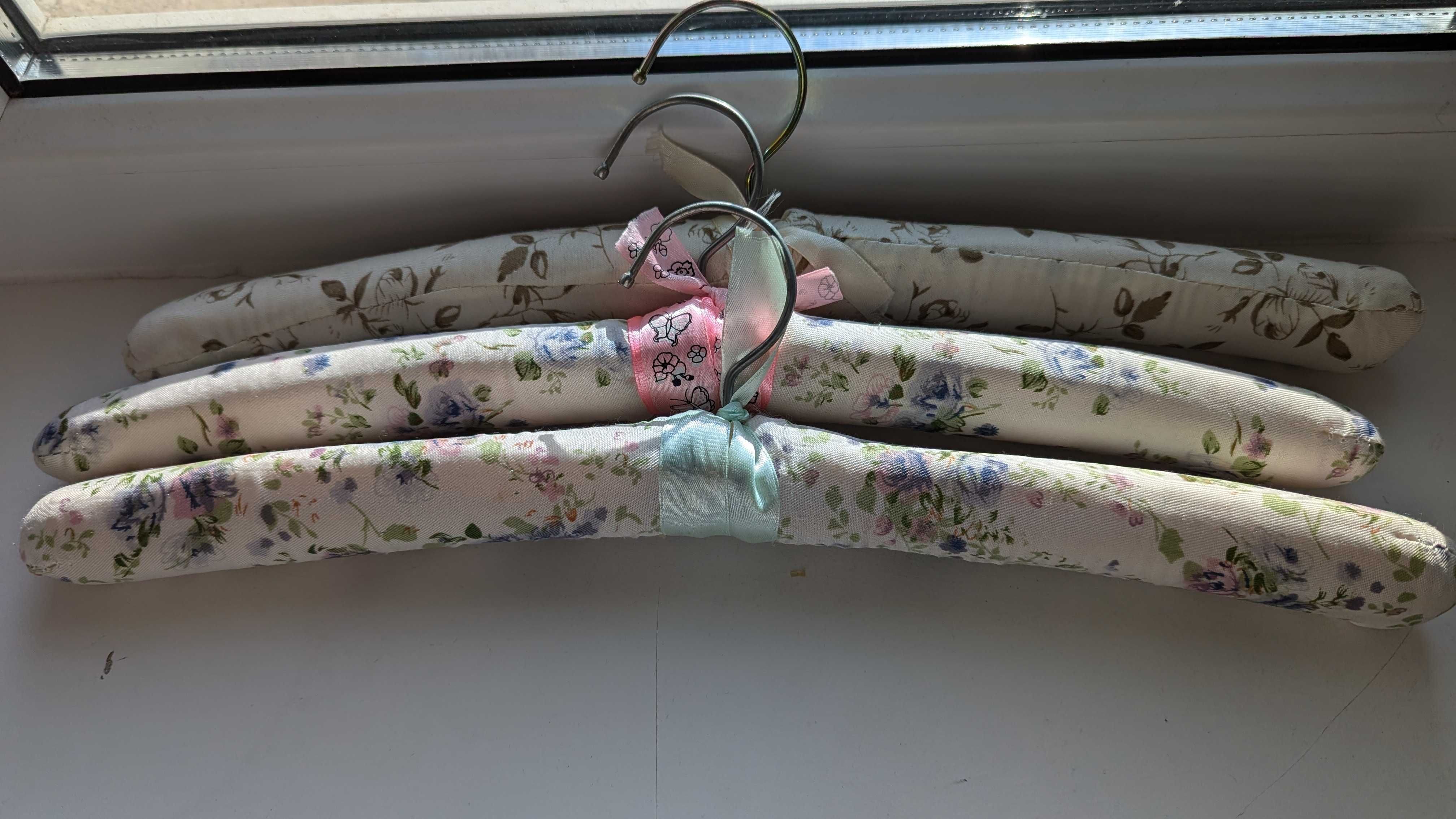 Продам вешалки для вещей (7 шт за все - 300 тг)