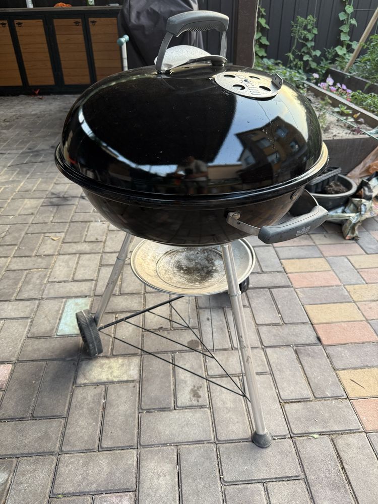 Угольный гриль Weber