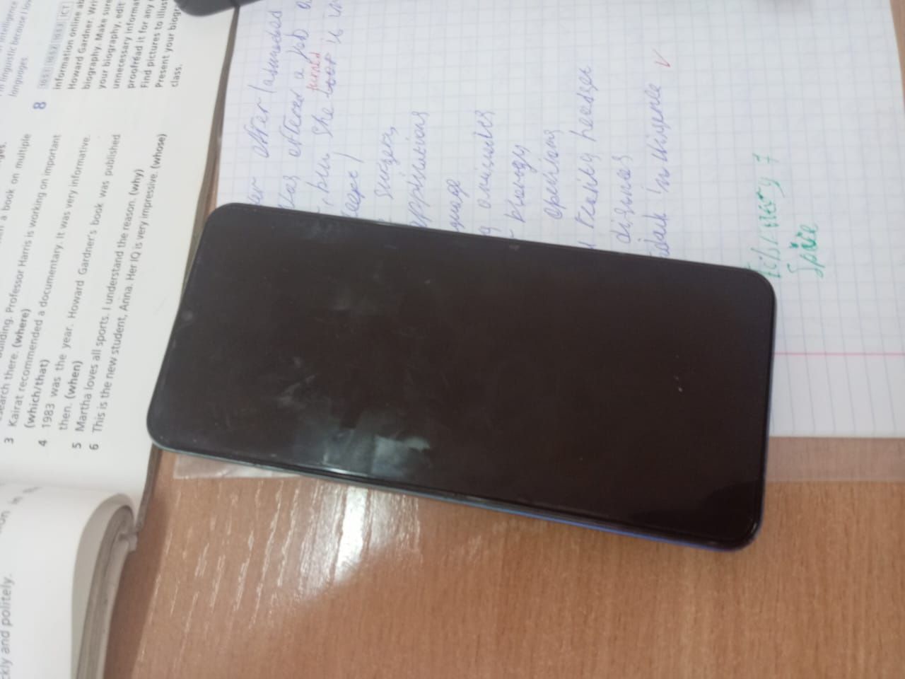 Продаю б/у телефон