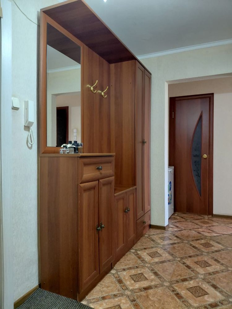 Шкаф в прихожую с зеркалом