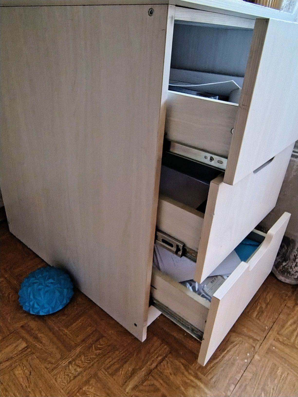 Продам  стол компьютерный,ученический