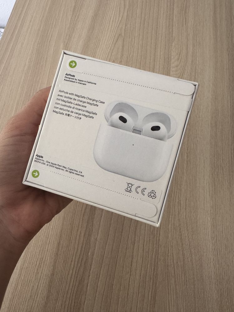 Новые наушники Apple AirPods 3 with Lightning/Wireless Charging