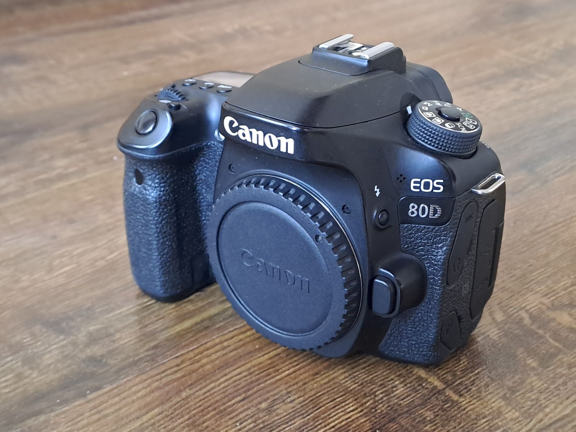 Продам Canon 80D
