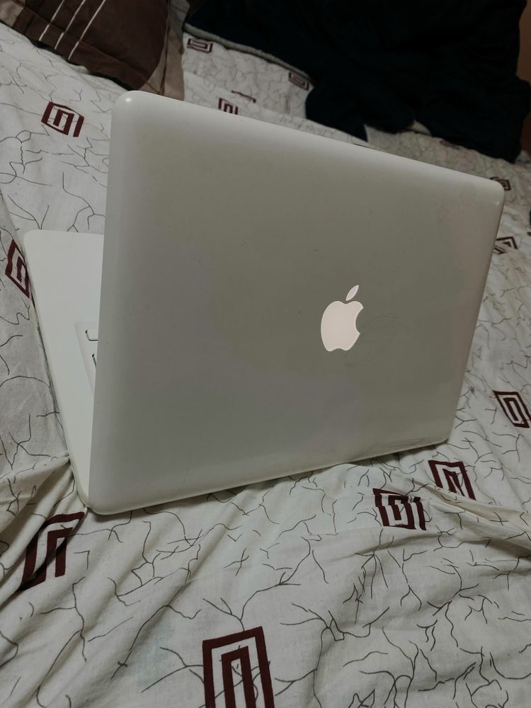 Макбук MacBook все исправно.