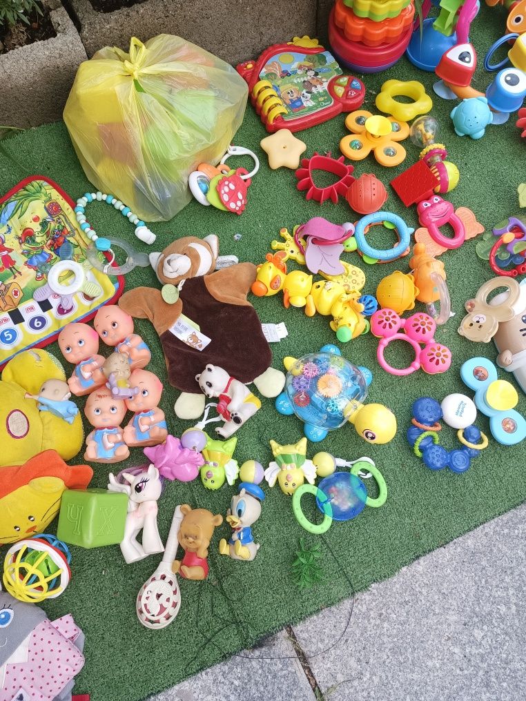 Погремушки, игрушки для малышей