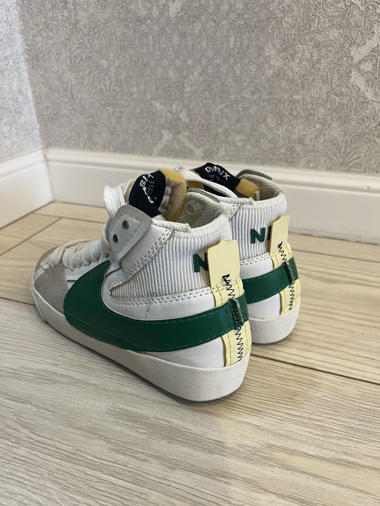 Кеды Nike.