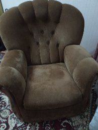 Срочно продам  угловую тумбочку, телевизор. тумбу, телевизор