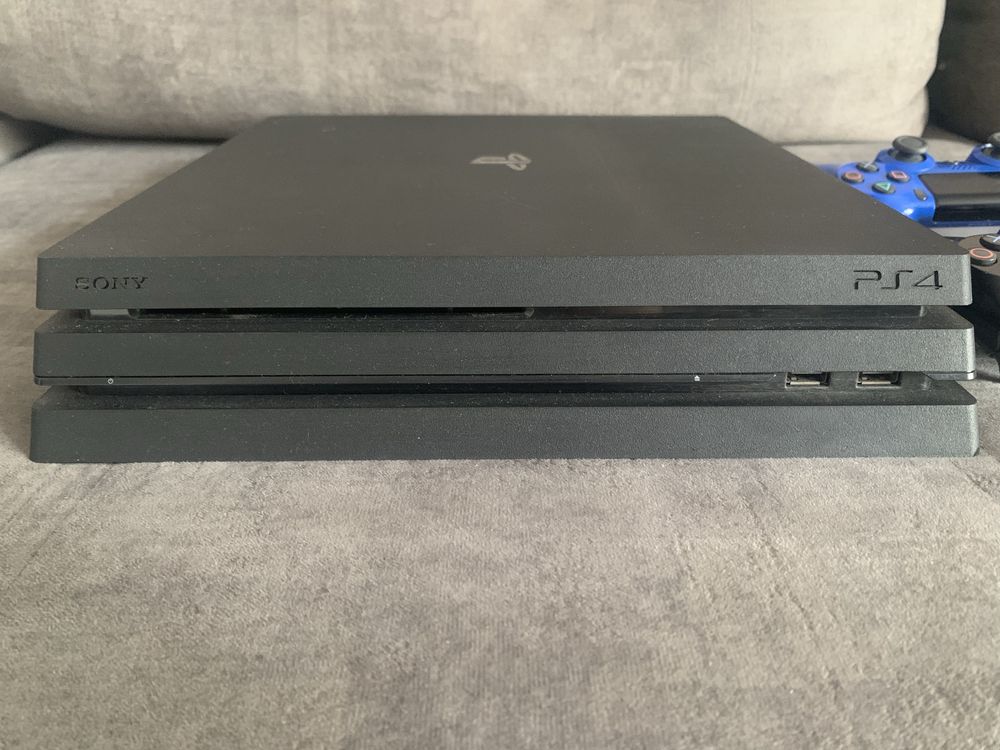 PS 4 PRO на 1 tb полный комплект + 16 игр